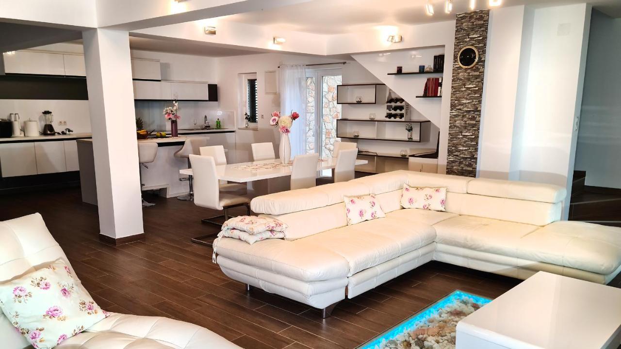 Villa Relax , With Seaview And Two Pools Near Beach Стариград Экстерьер фото